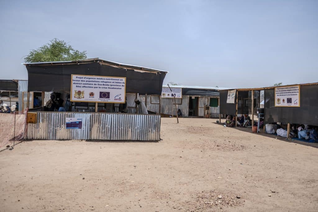 au tchad sous les tentes de fortune des femmes refugiees brisees par la guerre 2